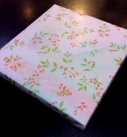 冬の贈答用の一例、南天の包装紙です